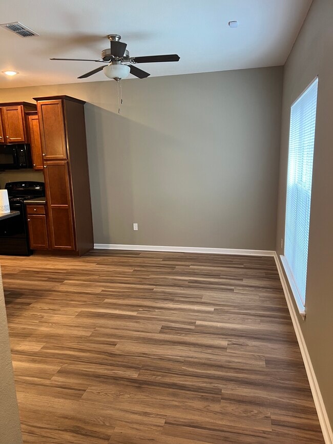 Photo - 1990 Greencastle Ln