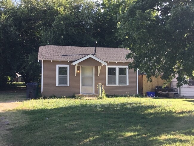 Building Photo - 2215 Cashion Pl