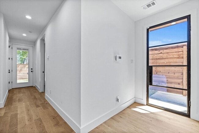 Photo - 410 Avenue L