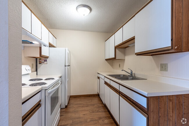 2 habitaciones, 1 baño - 955 pies cuadrados - Cocina - Evergreen Square Apartments