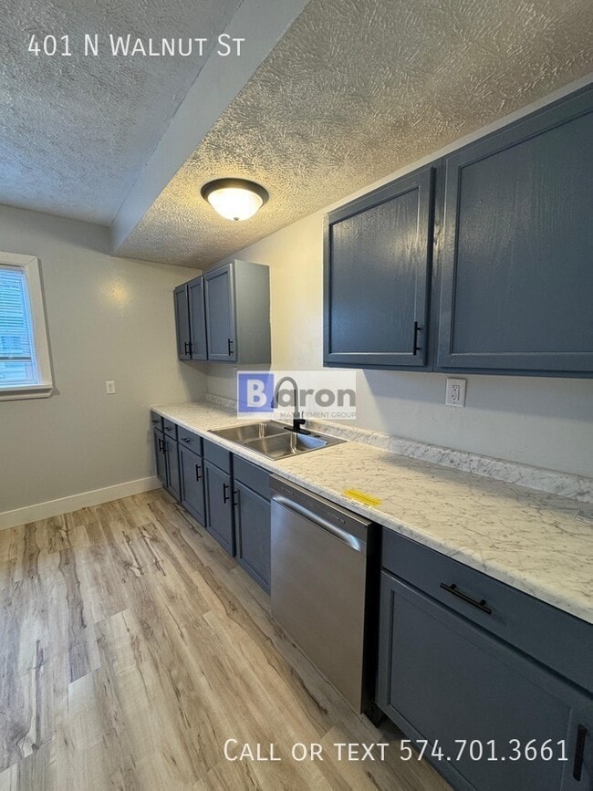 Photo - 401 N Walnut St