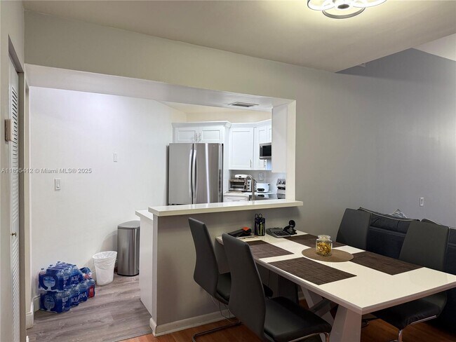Photo - 9725 Fontainebleau Blvd Unidad A212