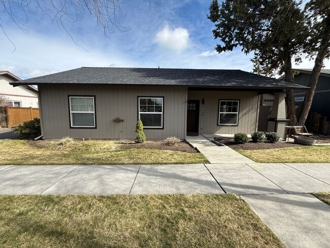 Building Photo - Fantastic 3 Bed/2 Bath Single Family Home in SE Bend