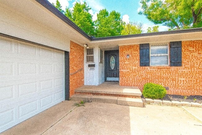 Photo - 205 E 30th St