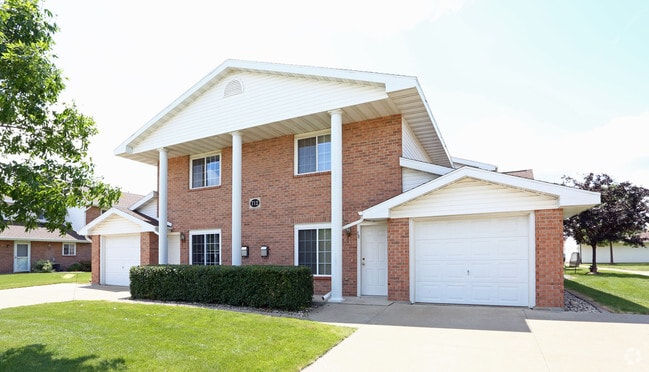 Front Townhouse - Heritage Estates