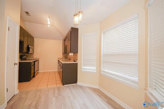 Photo - 102 Vistawood Ct