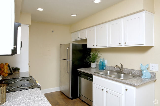 2 BR, 2 BA