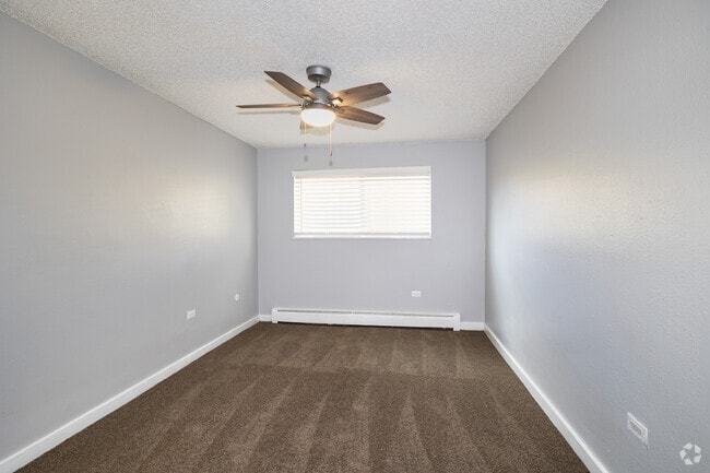 2BR, 1BA - 800SF - Primary Bedroom