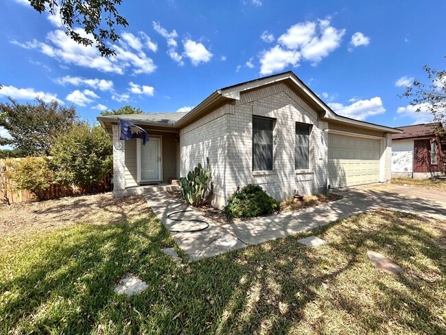 Photo - 3 Bed | 2 Bath – Cozy One-Level Home with ...