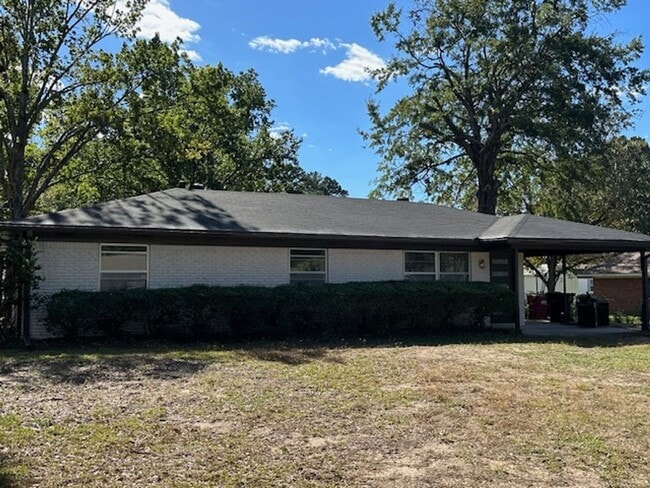 Building Photo - 4/2/1  LISD Fenced yard and pet friednly
