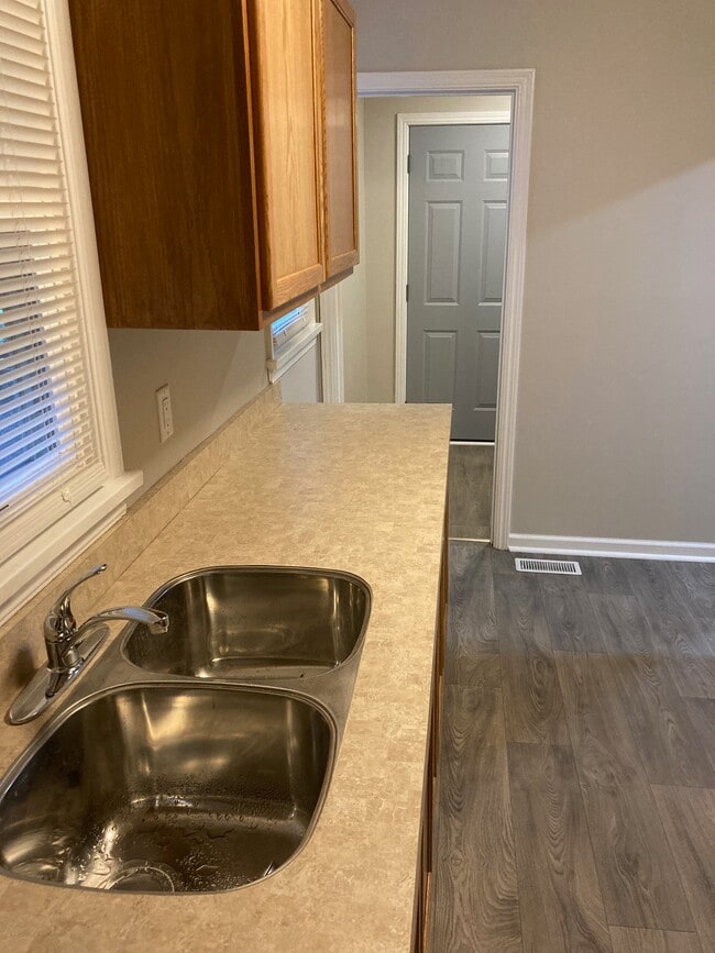 Photo - 830 N Taylor St