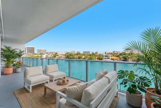 Building Photo - 9221 E Bay Harbor Dr Unit 407