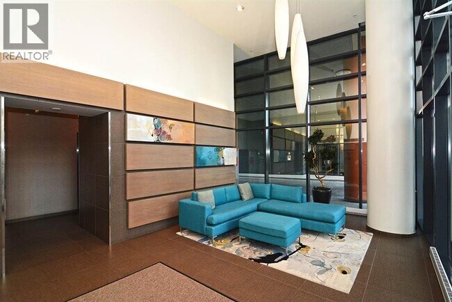 Photo - 33-833 Smithe St