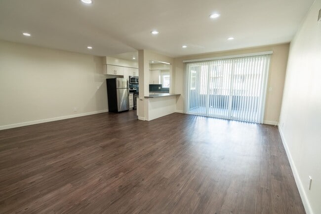 Photo - 616 North Sweetzer Avenue