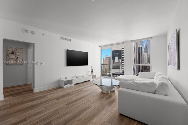Living Room High Ceilings - 244 Biscayne Blvd Unit Residence 2407