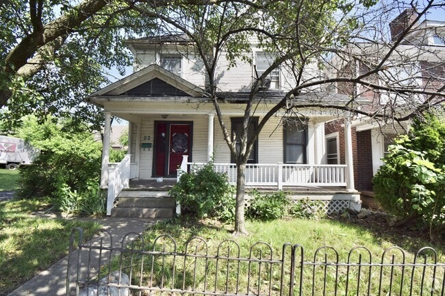 Building Photo - 23 E Parkwood Dr Rental