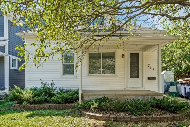 Building Photo - 712 Golf Ave Rental