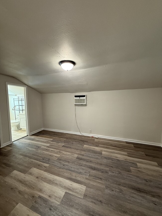 Photo - 118 4th Ave NW