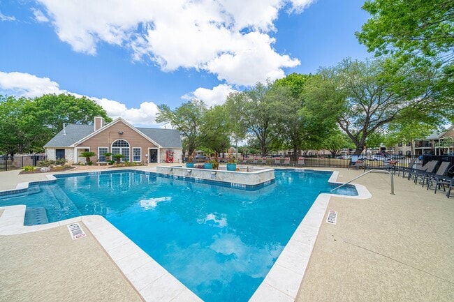 Building Photo - River Oaks Villas Apartments