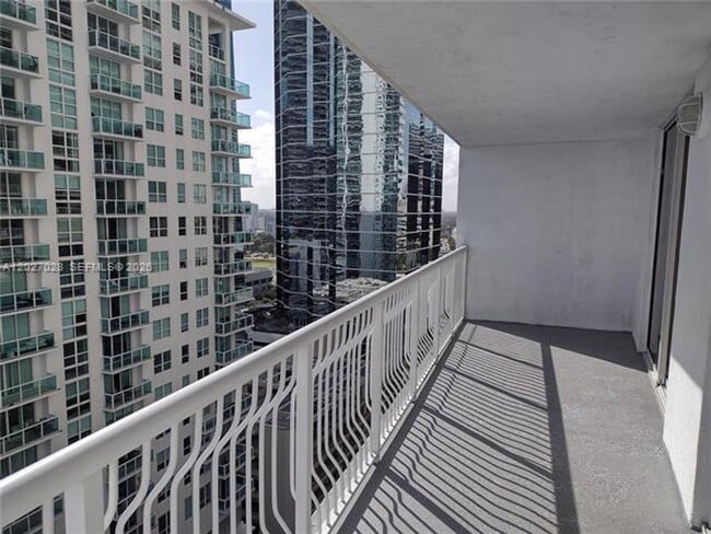 Photo - 1200 Brickell Bay Dr Unidad 1200 Brickell Bay Dr # 2005