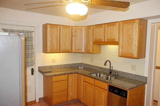 kitchen granite & cabinets - 5840 Alderson St Unit 3