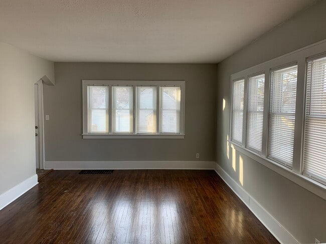 Photo - 517 Brenner St NE