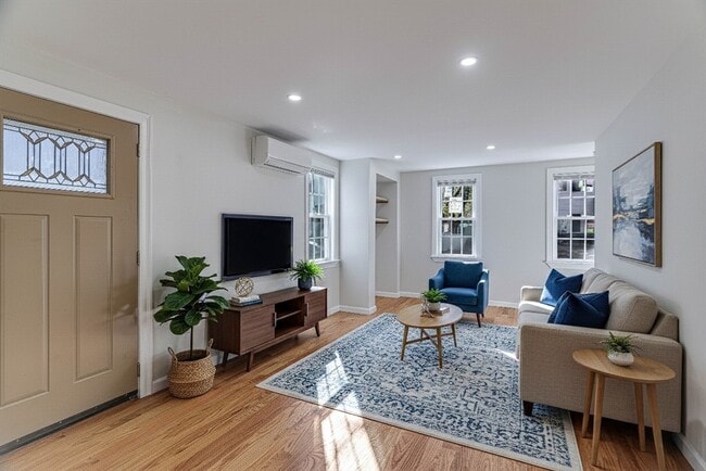 Building Photo - 32 Northey St