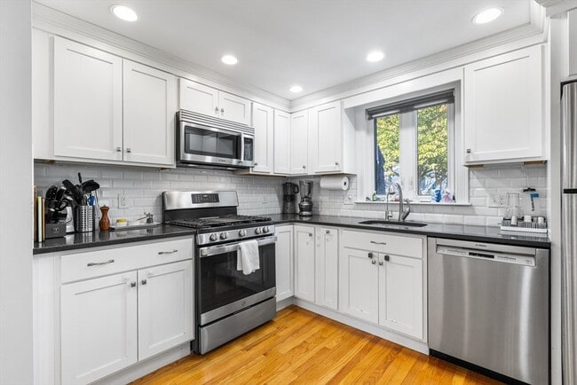 Photo - 142 Franklin St