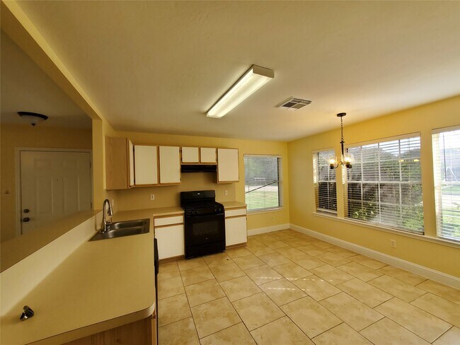 Photo - 1413 Bridle Path