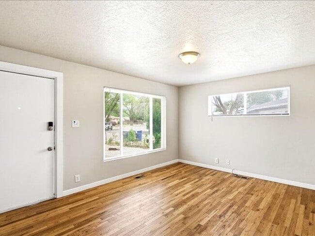 Photo - Salt Lake-Glendale 3 bed 2 bath home