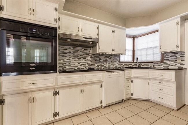 Photo - 9913 Sunnymeade Pl
