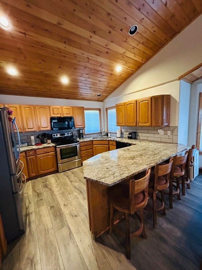 40 Saturn Dr