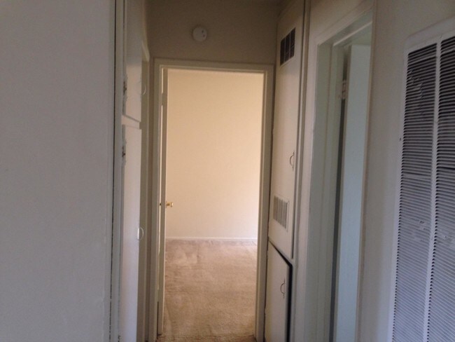 Hallway - 24812 Newhall Ave Unidad 17