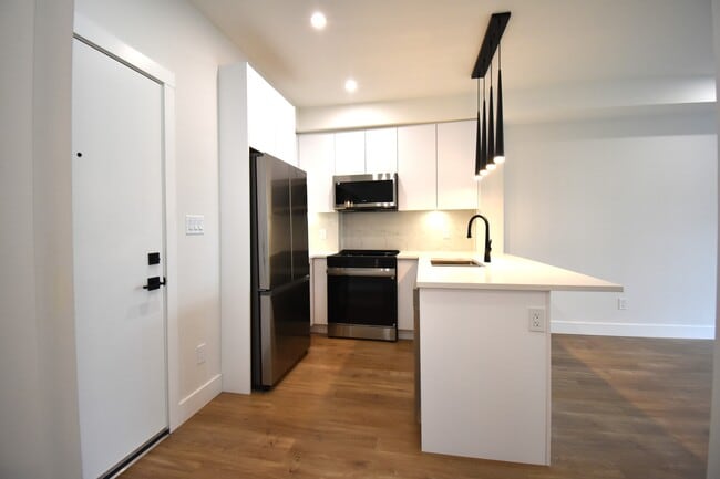Photo - 185-175A 175a St