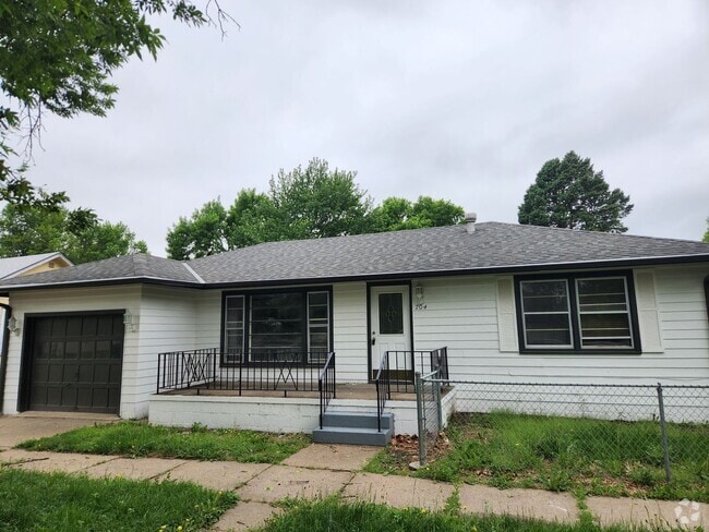 Building Photo - Newly remodeled 2/1/1 with fenced yard! Rental