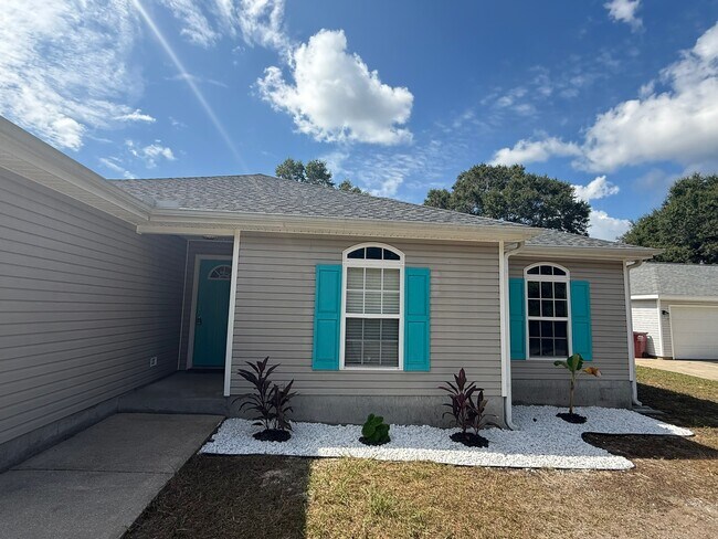 Photo - 329 Strawbridge Dr