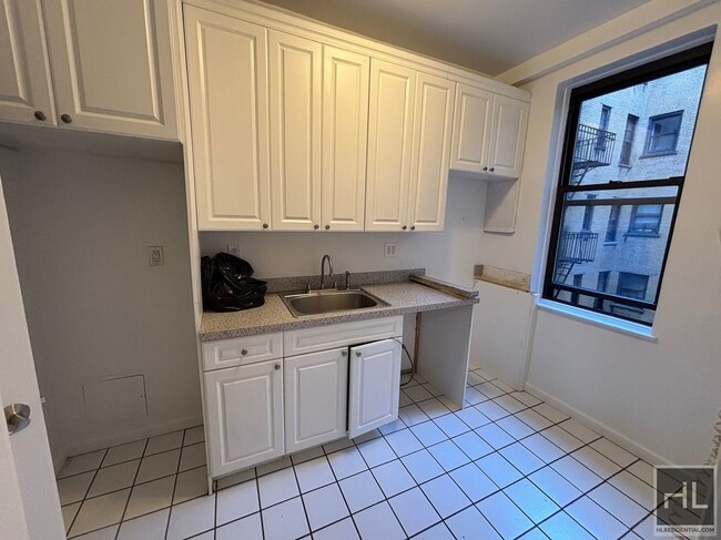 Building Photo - WEST 45 STREET Unit 4E Rental