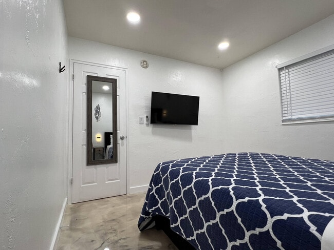 Photo - 2648 NE 15th Terrace