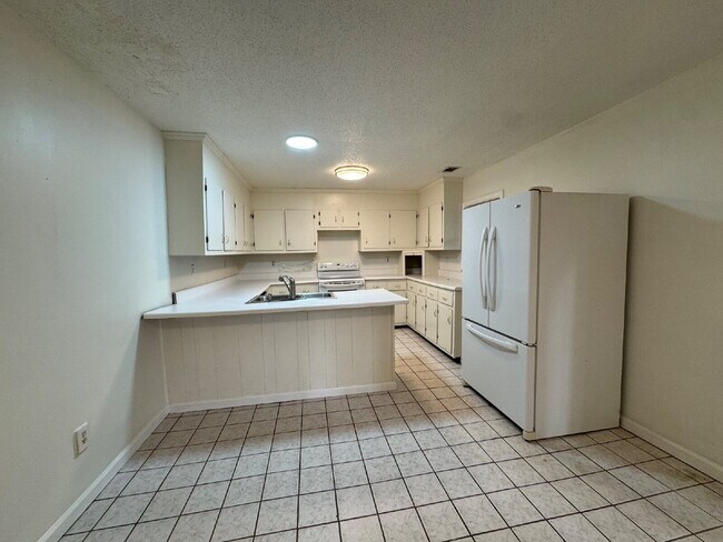 Photo - 2 bedroom 1 bathroom in Fair Play Unit A