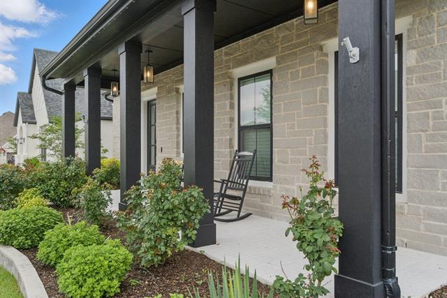 Photo - 2205 Sandrellan St