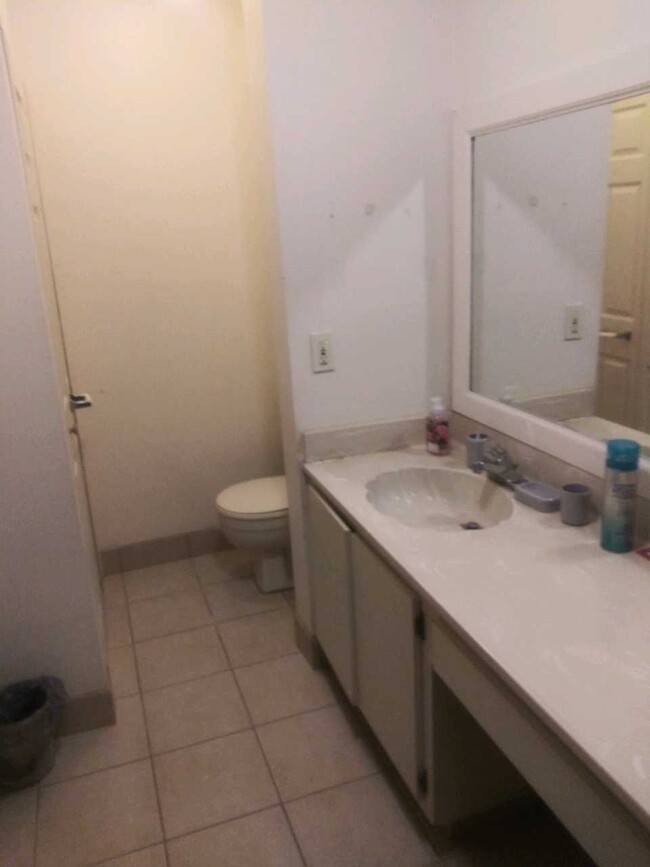bath - 1860 My Pl Condo