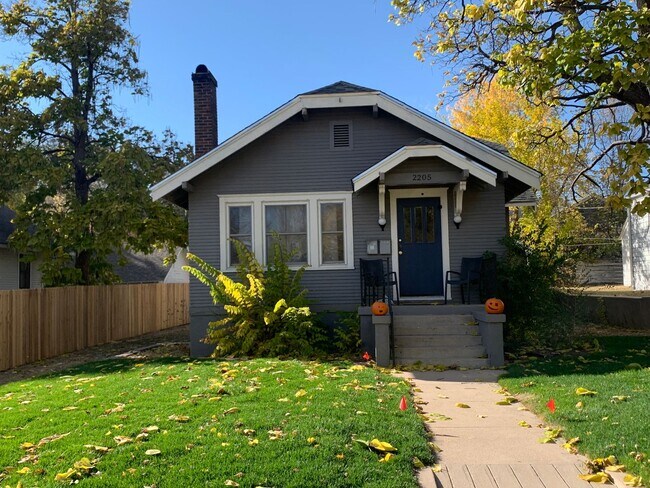 Building Photo - 2205 9th Ave Unit B