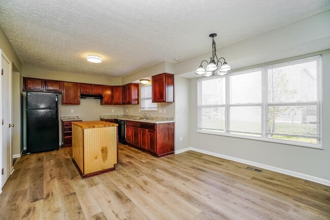 Photo - 458 Pruden Dr