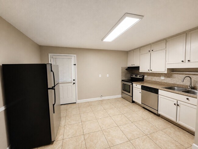 Photo - 373 Stone Mountain St Unidad D3