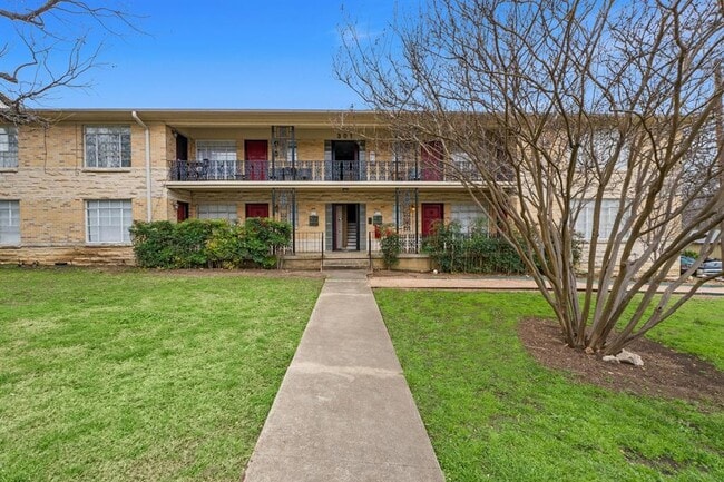 Photo - 301 E 34th St Condo Unit 103