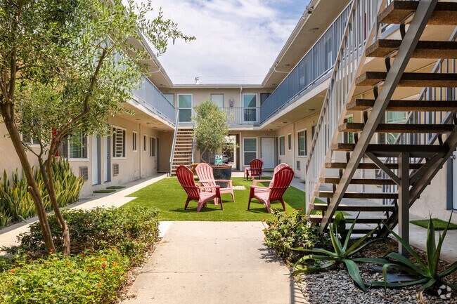 Patio - 822 N. Inglewood Ave