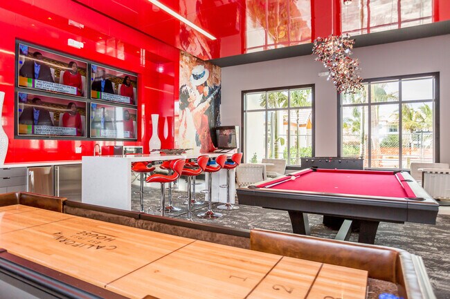 Salón para residentes con área de juegos y televisor