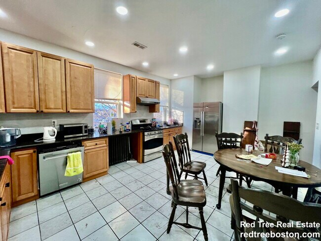 16 Copenger St Unit 2