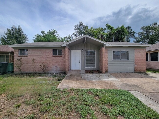 Building Photo - REMODELED 3 BEDROOM LEASE HOME WITH ALL THE UPGRADES THROUGHOUT. COME TAKE A LOOK AT THIS
