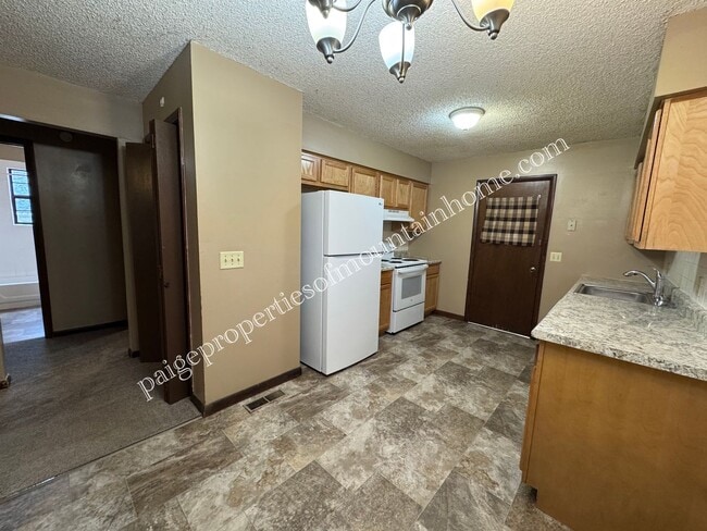 705 Winchester St Unit 703 Winchester St